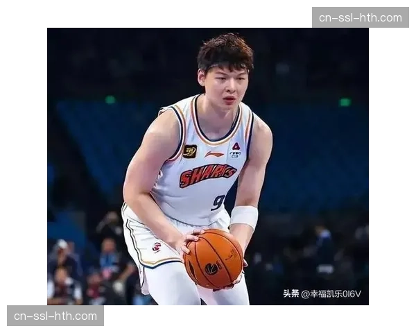 王哲林内线支柱作用明显 上海久事攻防核心 王哲林内线支柱作用明显 上海久事攻防核心