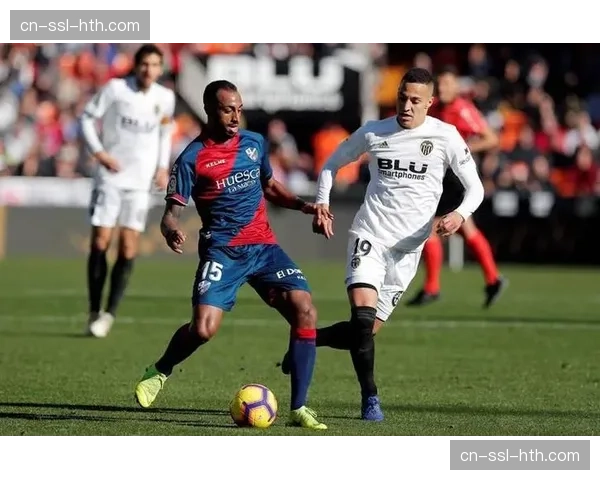 皇马2比0力克瓦伦西亚 豪取联赛七连胜紧追巴萨仅差1分